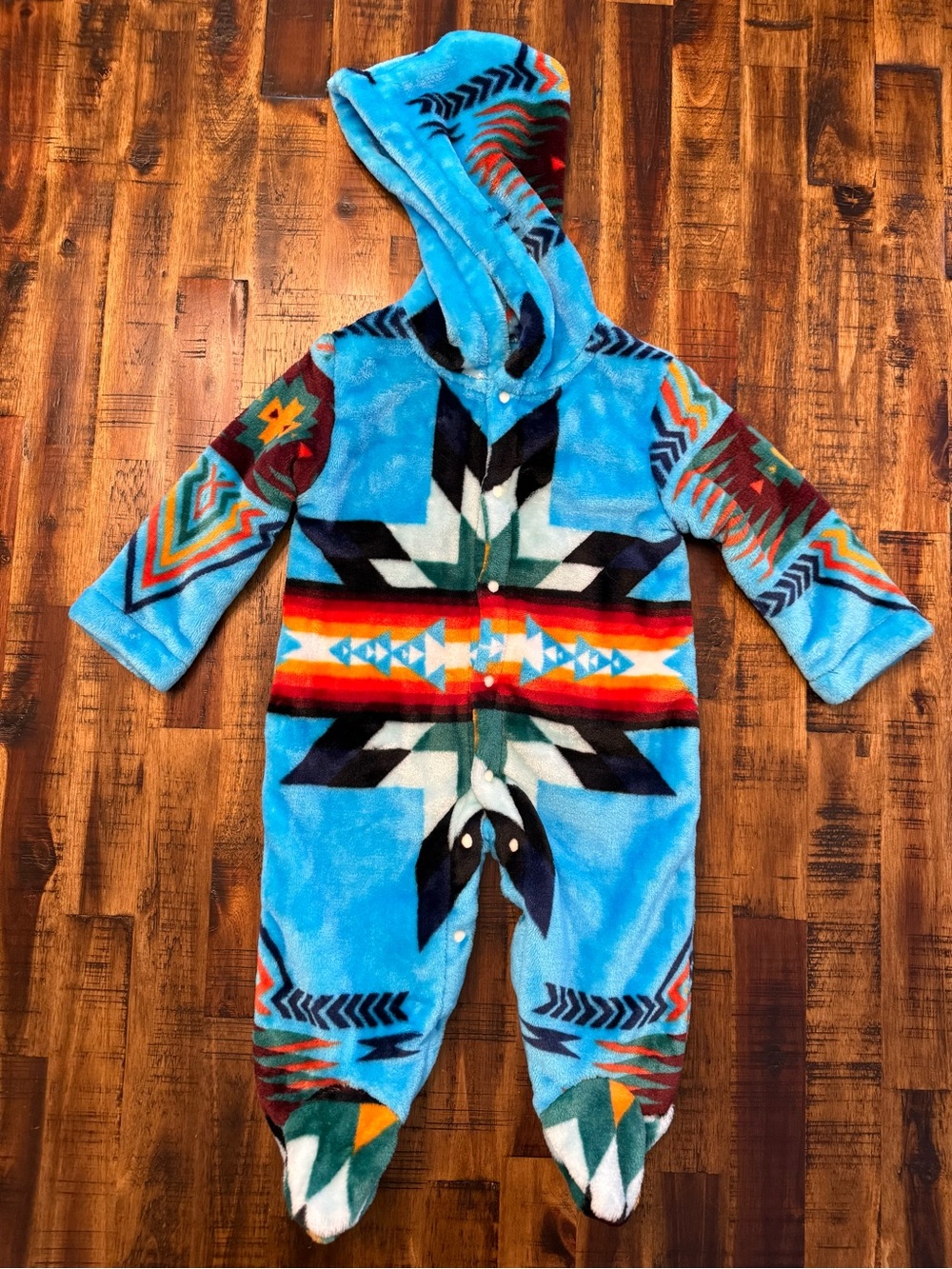 🍒 Native Tribal print bright footie pajamas. cozy, blue, red. L 11-12M fuzzy